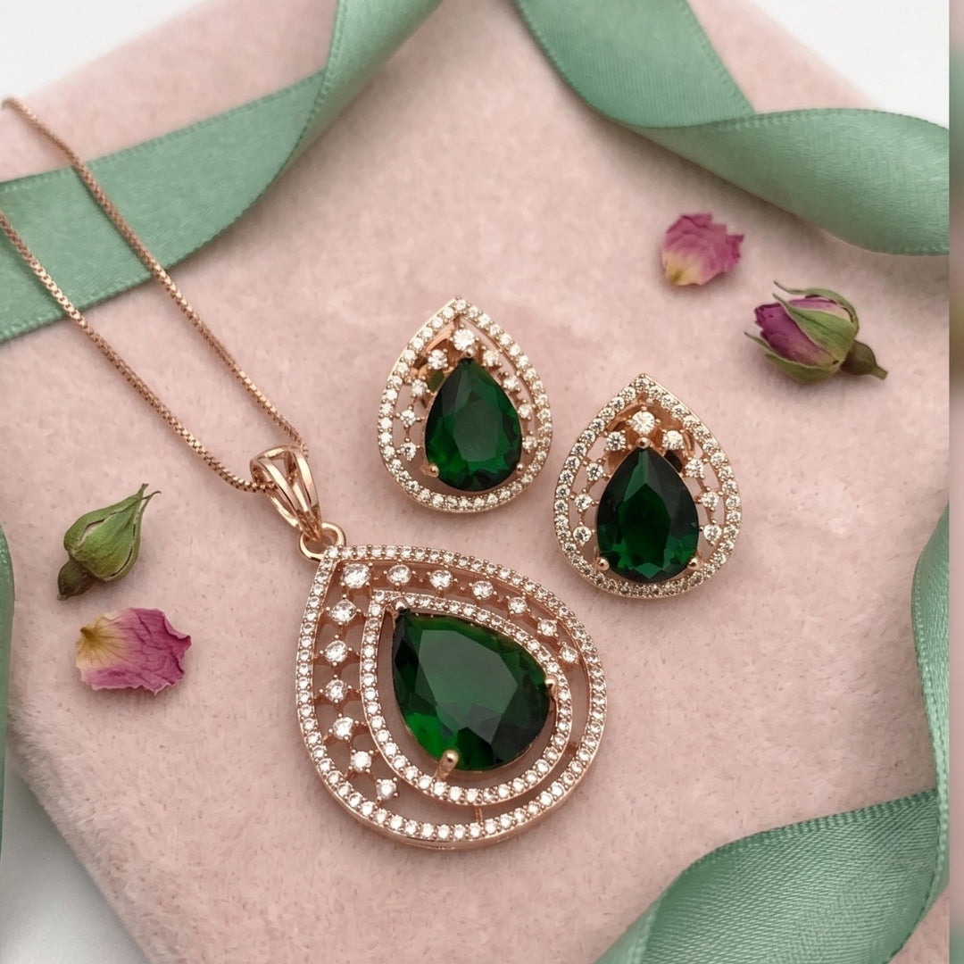 Breathtaking Teardrop-Shaped Pendant Set