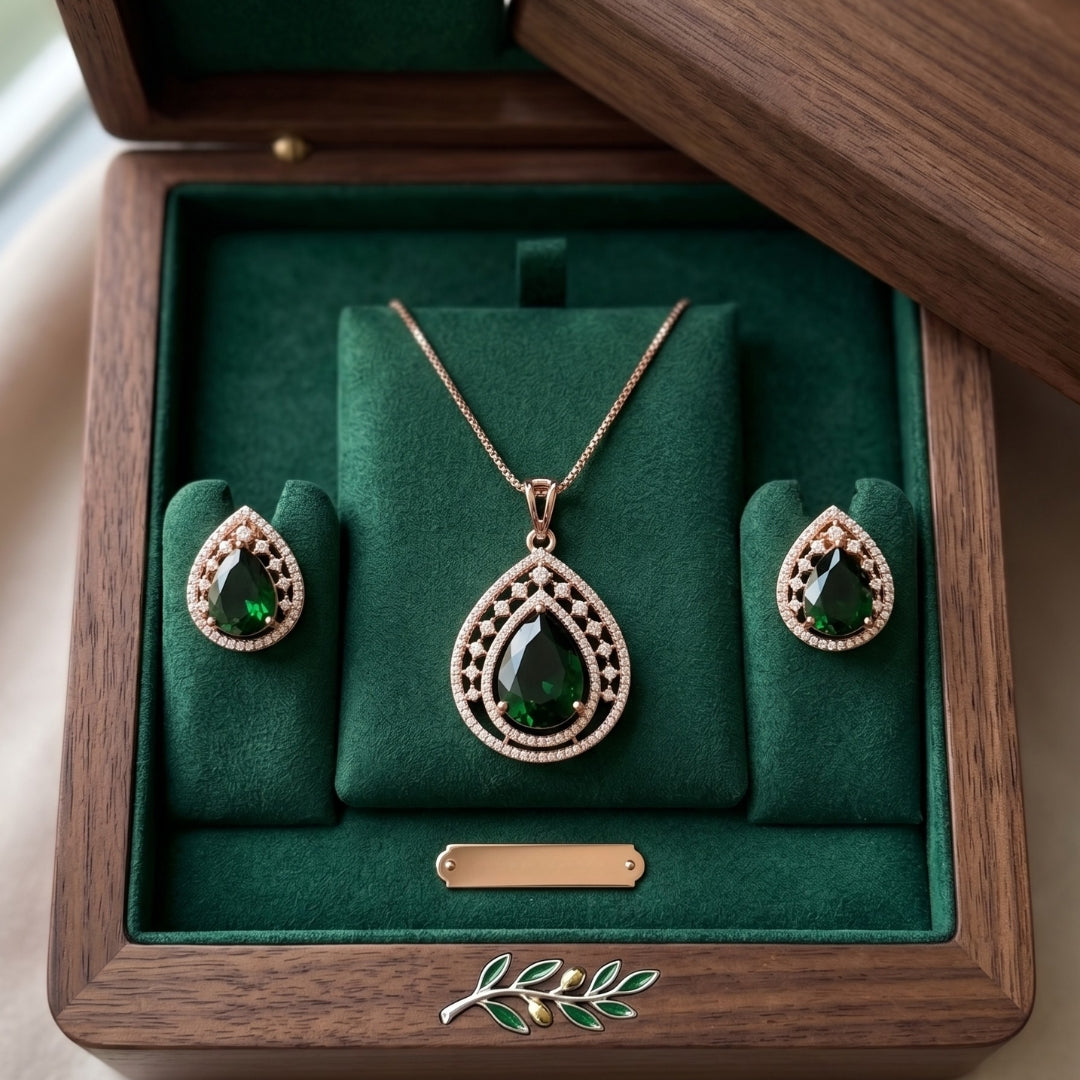Breathtaking Teardrop-Shaped Pendant Set