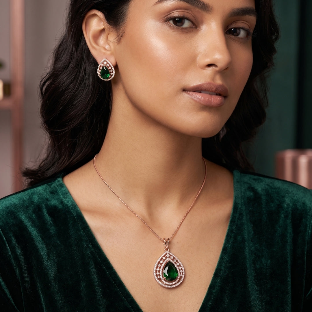 Breathtaking Teardrop-Shaped Pendant Set