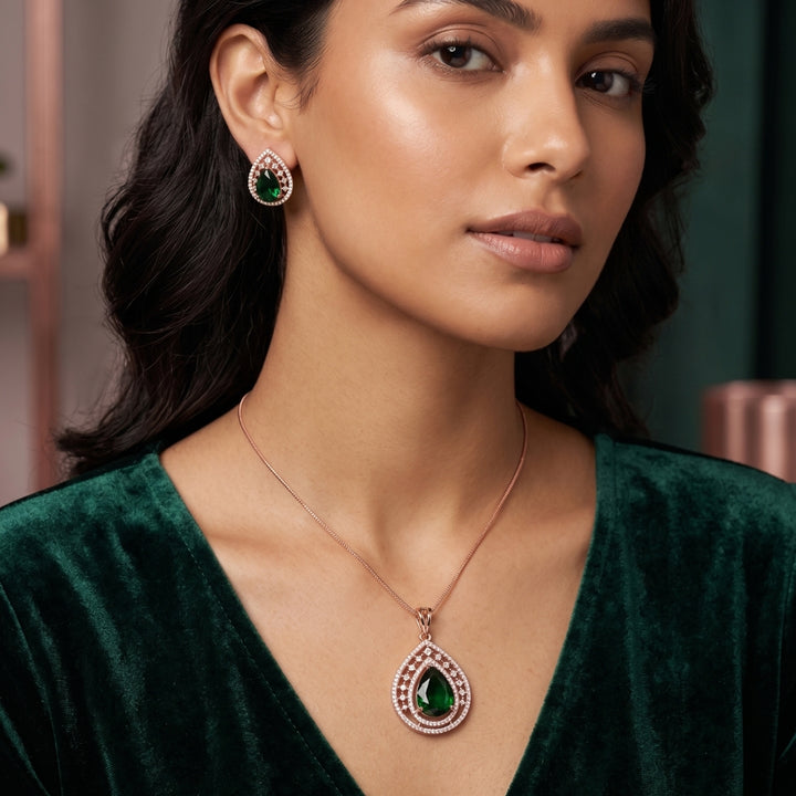 Breathtaking Teardrop-Shaped Pendant Set