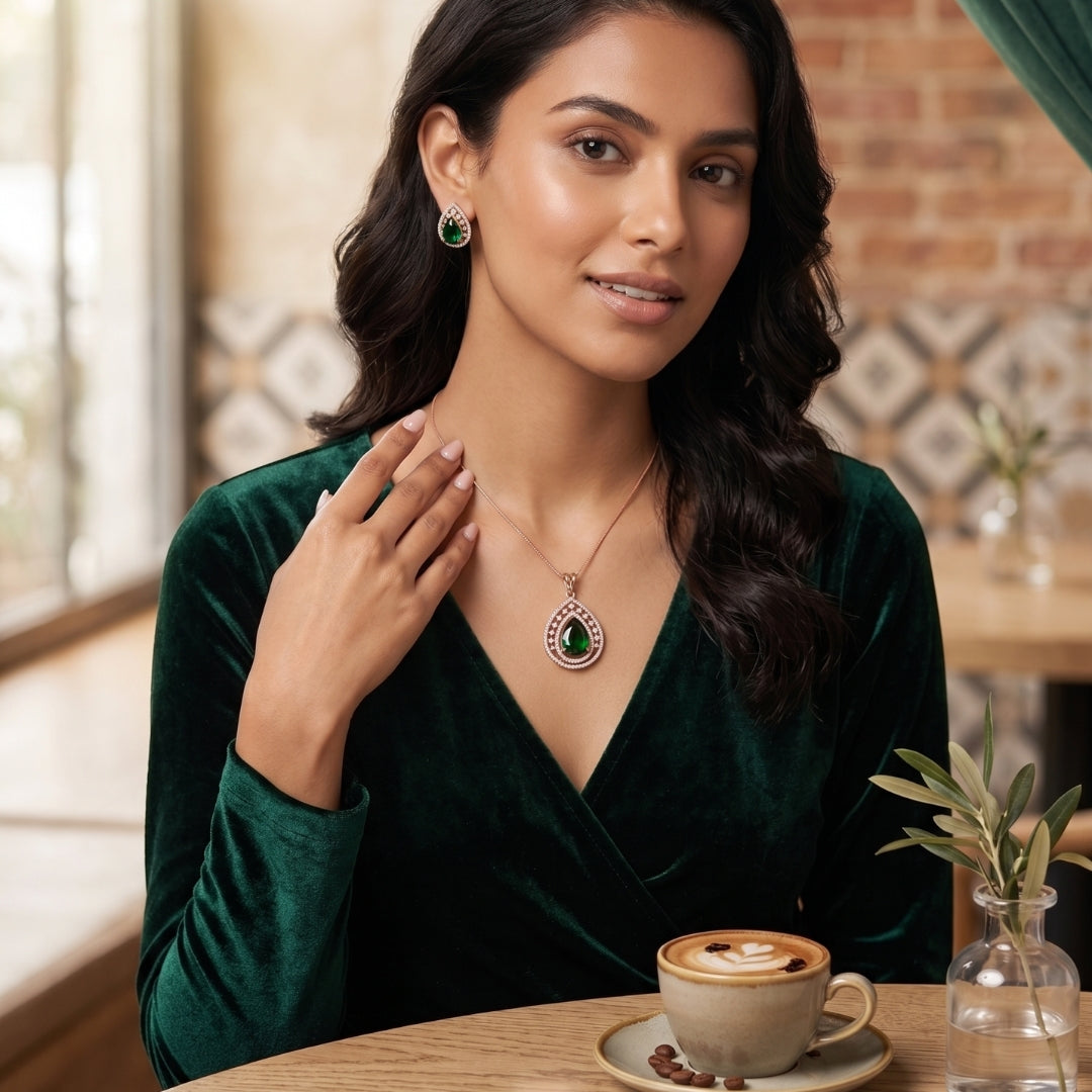 Breathtaking Teardrop-Shaped Pendant Set