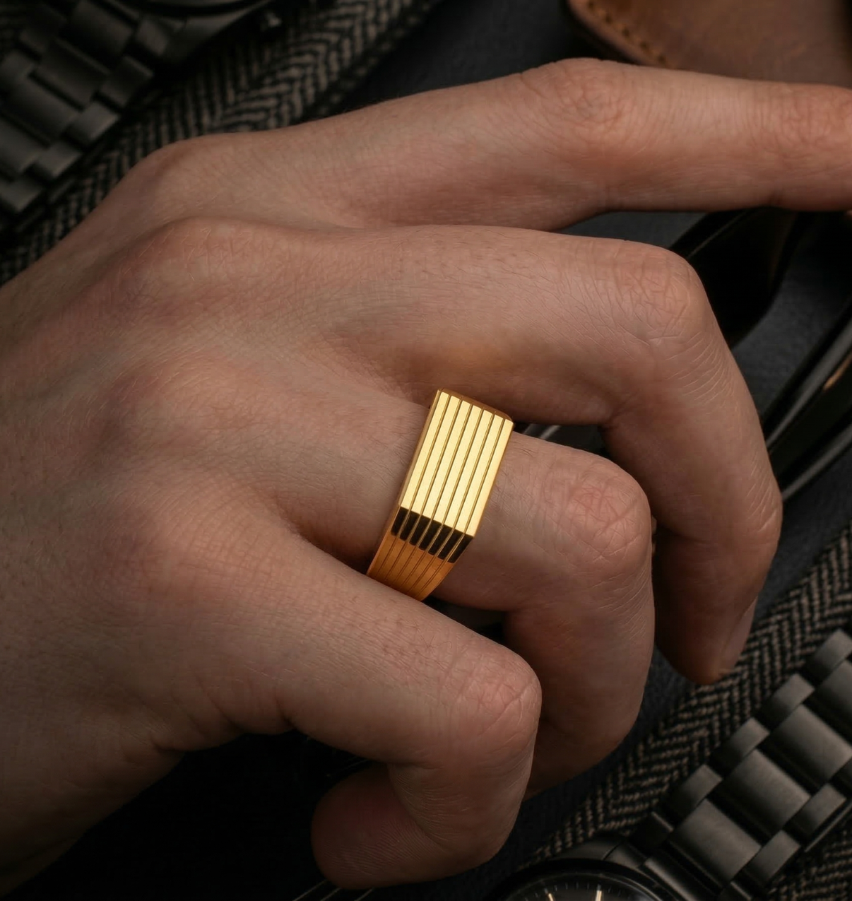 Linear Ribbed Signet Ring