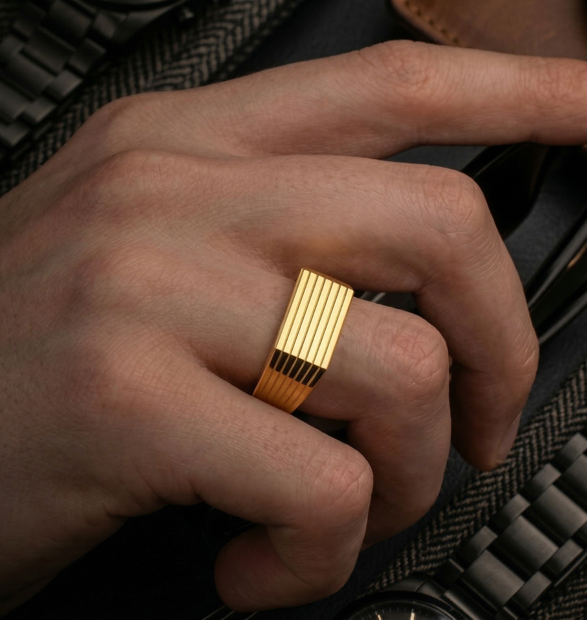 Linear Ribbed Signet Ring