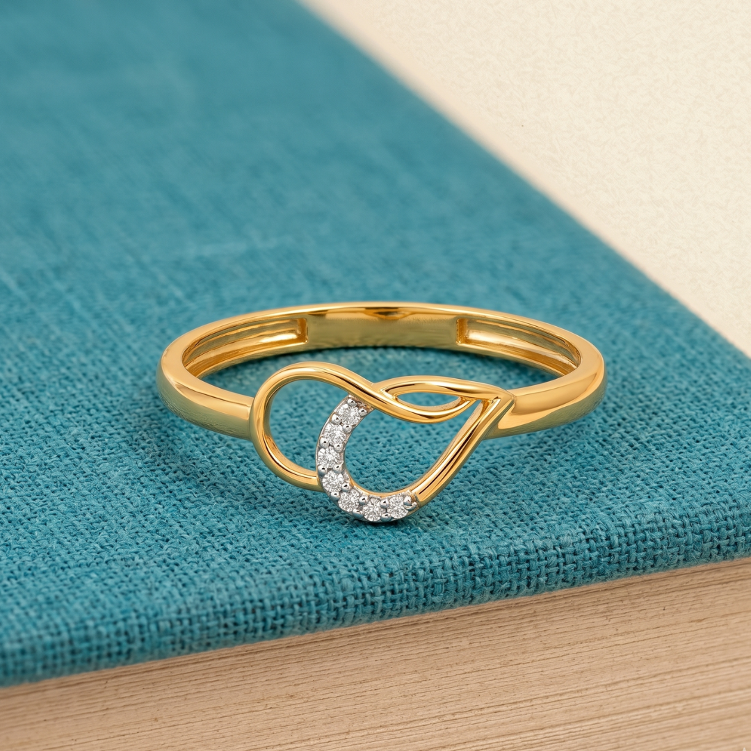 Tangled Glimmer Diamond Ring