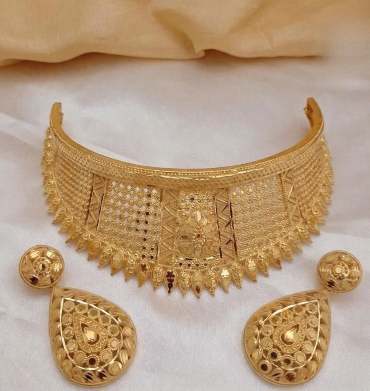 Zaveri Filigree Gold Choker Set